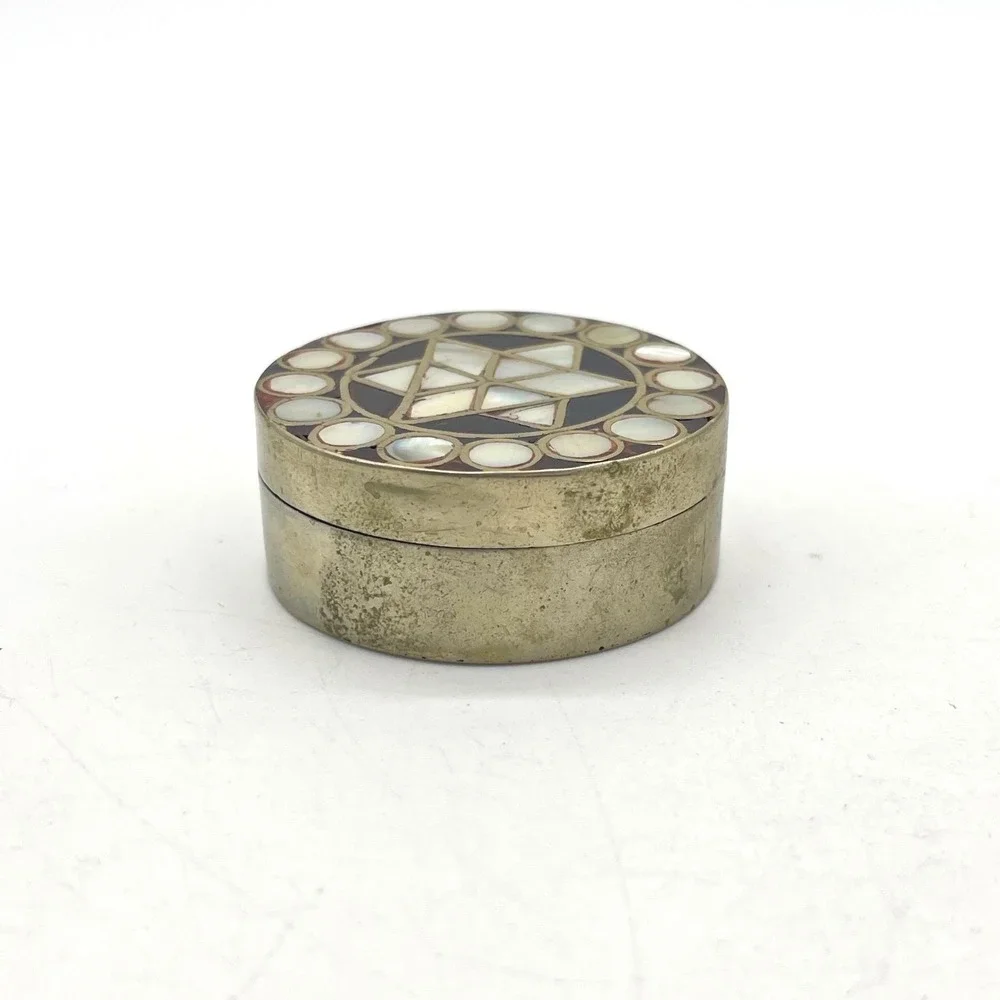 N/A vintage round